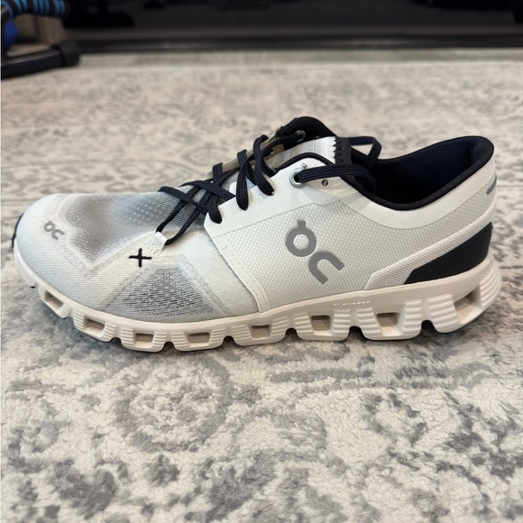 ON Running Women’s Cloud X 3 White and Black Sneakers - Picture 4 of 16